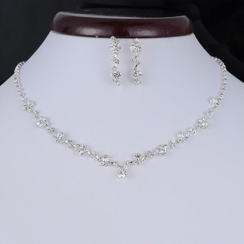 Middle stone leaf abstract Silver Plated Crystal Choker set
